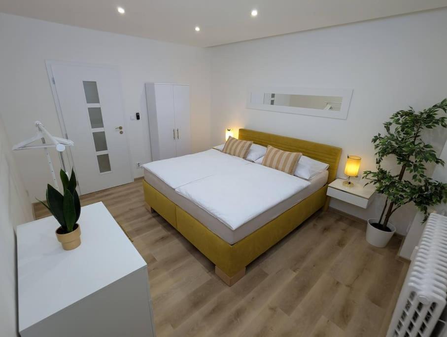 Cool Apartment Znojmo Eksteriør bilde